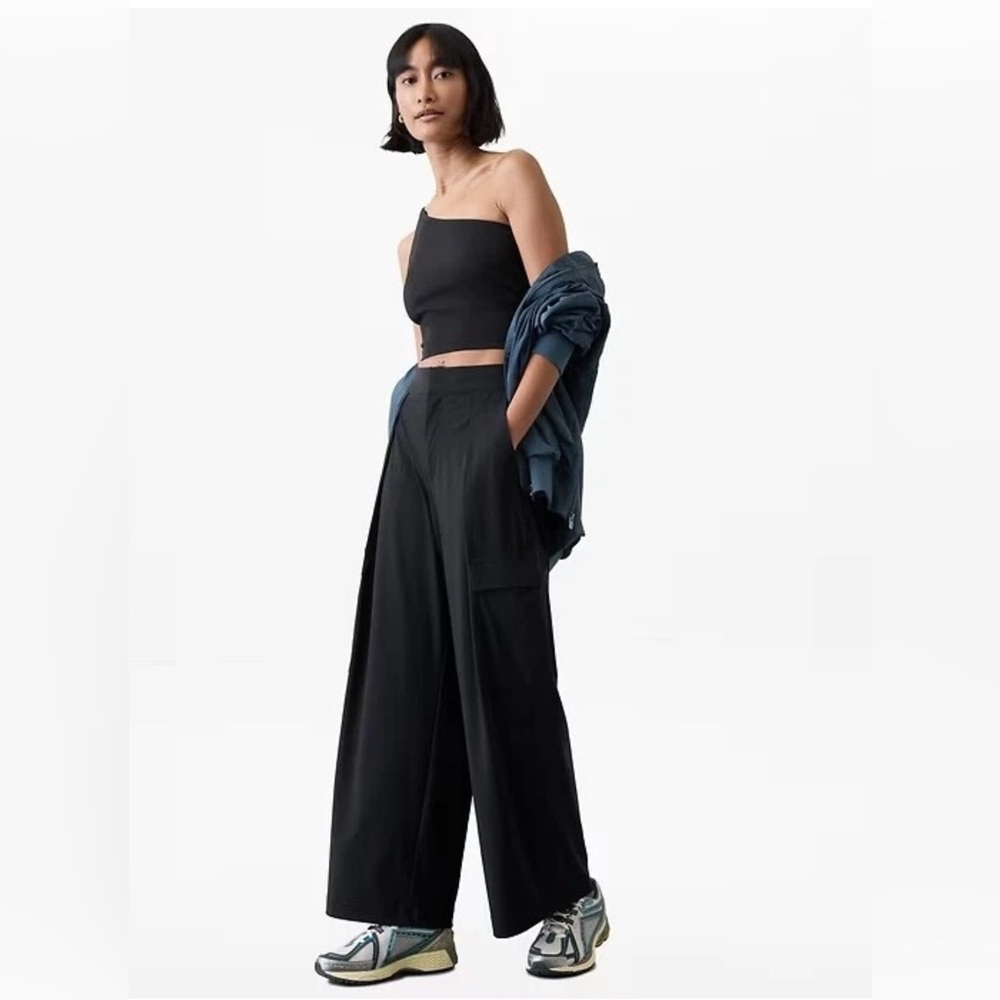 Athleta Pinnacle Pinnacle Wide Leg Cargo trousers NWT black 12